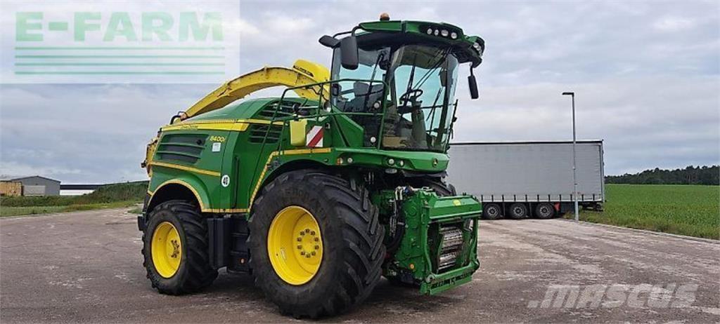 John Deere 8400 Selbstfahrende Häcksler