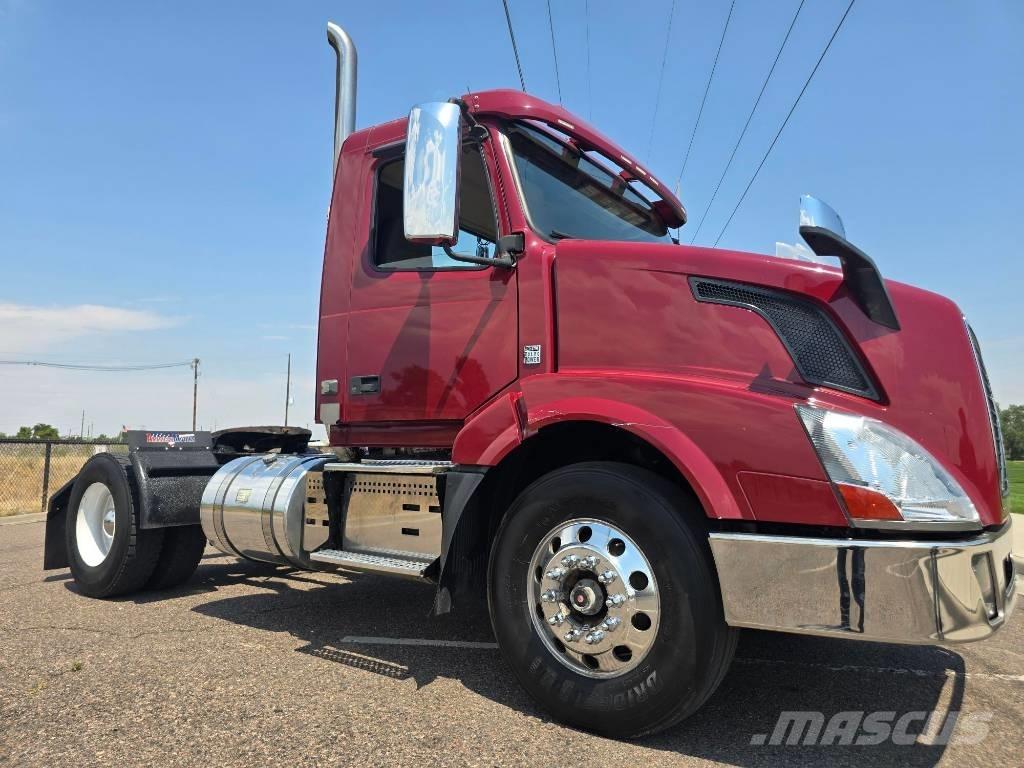 Volvo VNL 42 T300 Sattelzugmaschinen