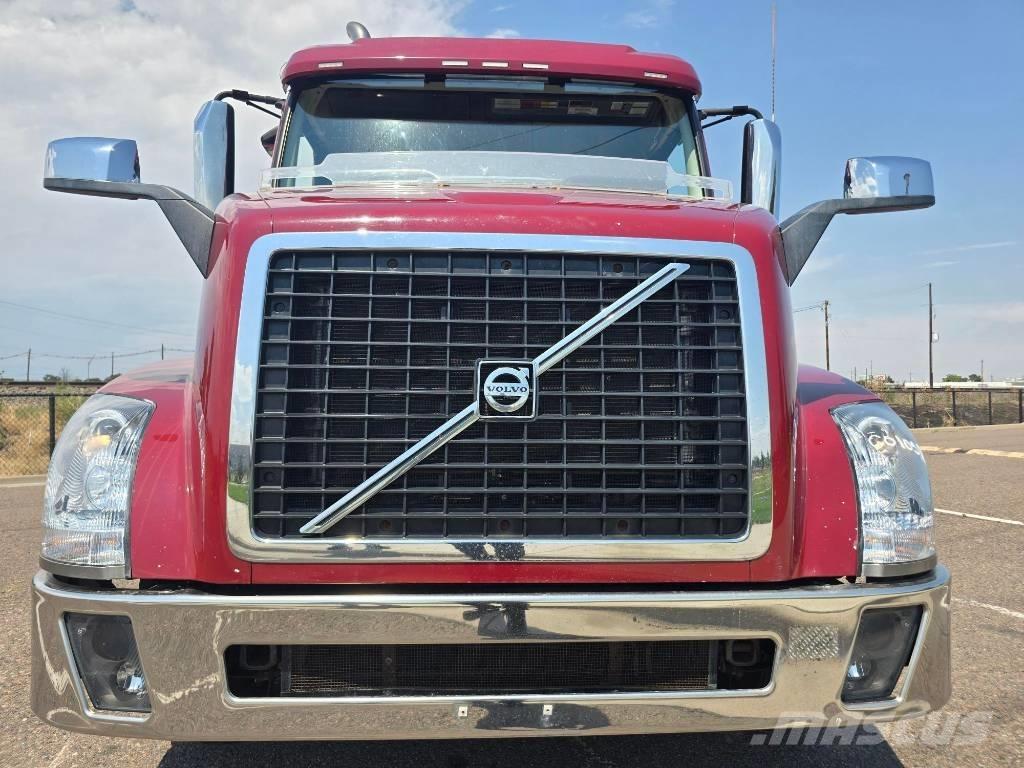 Volvo VNL 42 T300 Sattelzugmaschinen