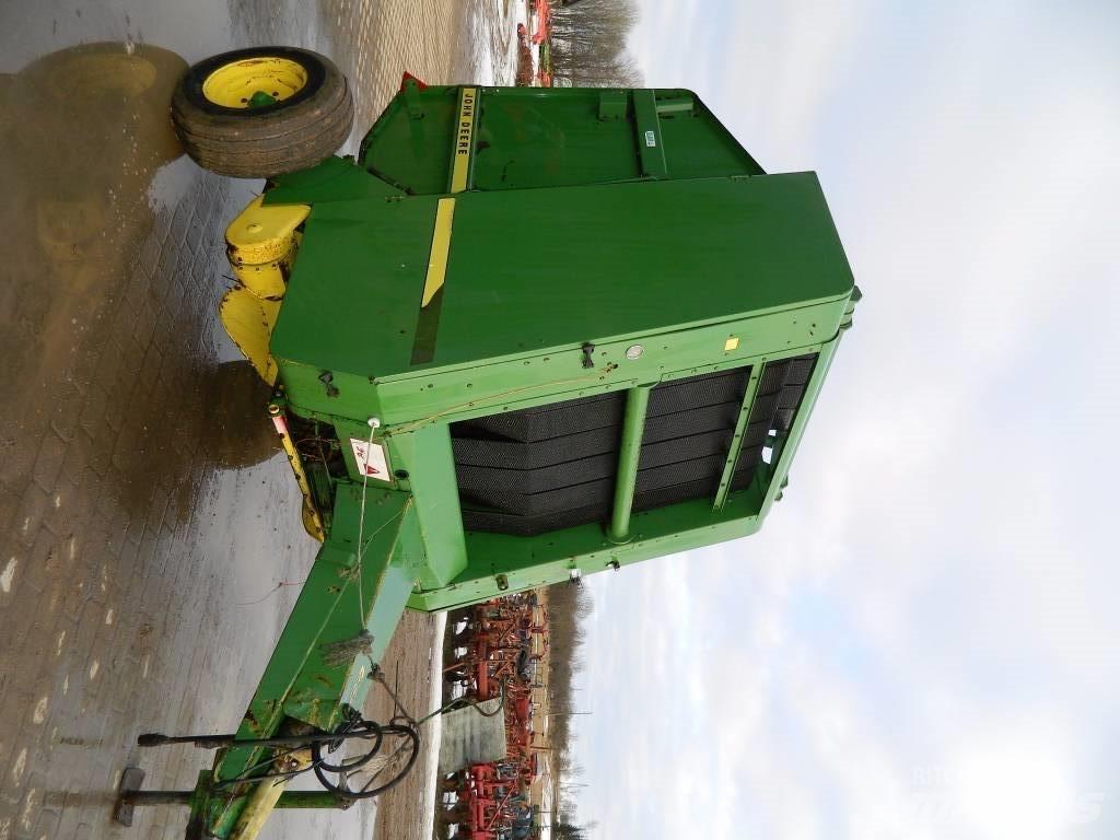 John Deere 550 Rundballenpressen