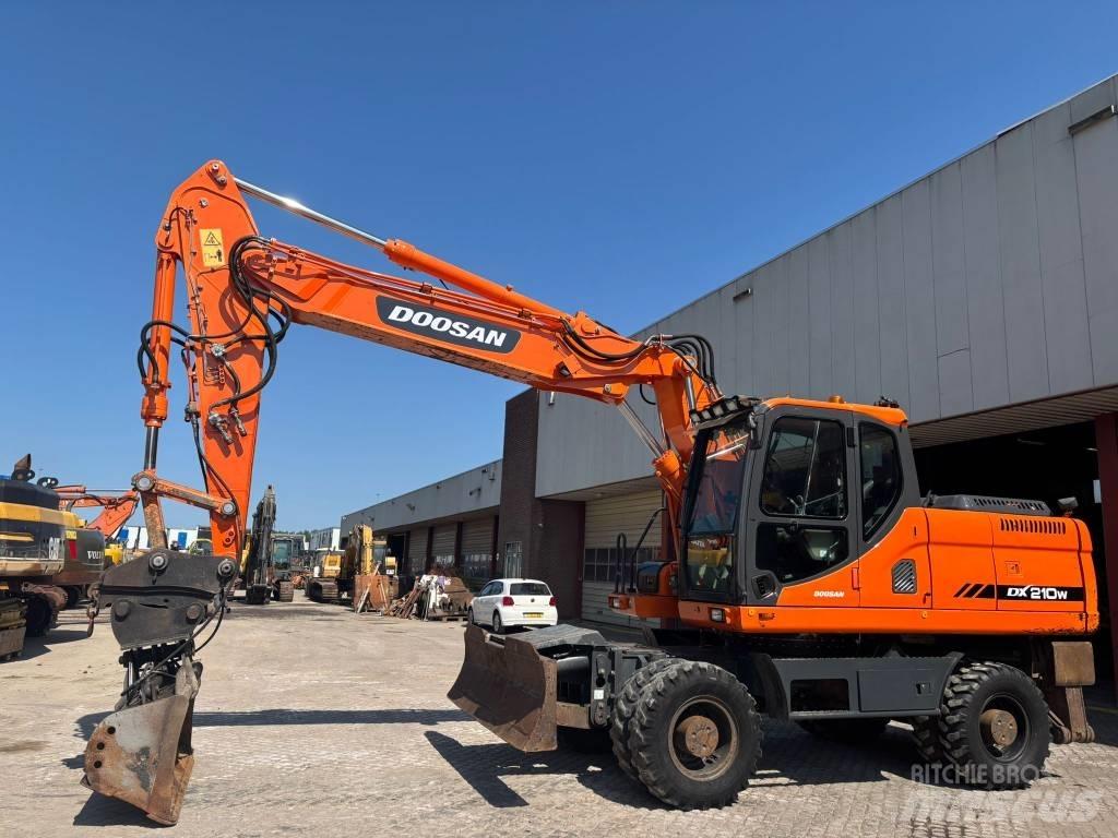 Doosan DX 210 W Mobilbagger