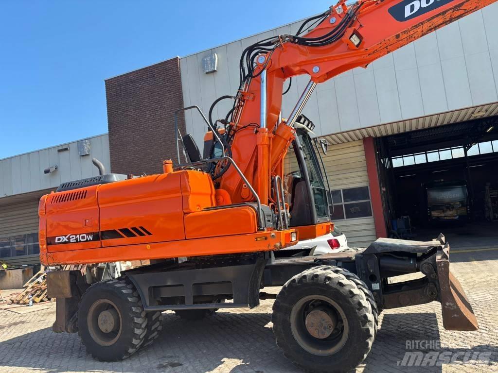 Doosan DX 210 W Mobilbagger
