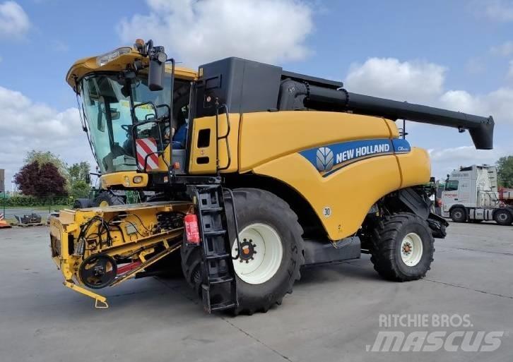 New Holland CR 9080 Mähdrescher