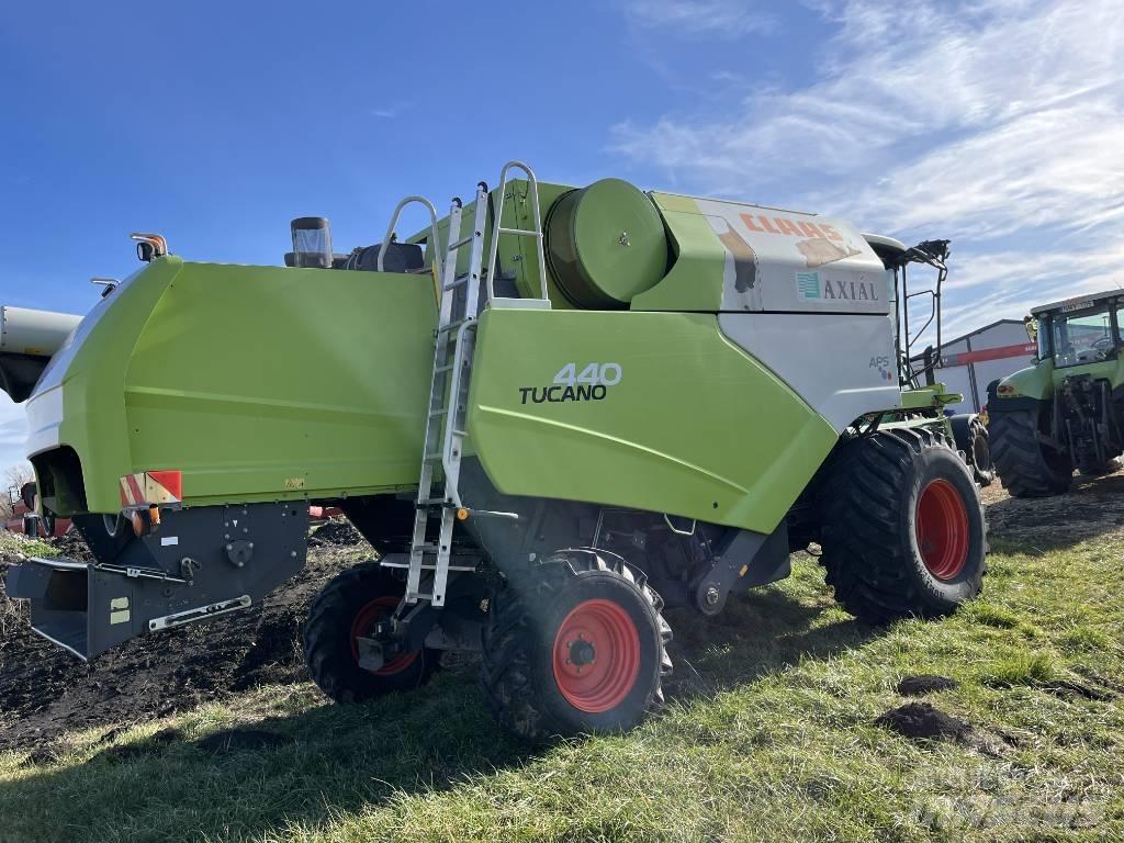 CLAAS Tucano 440 Mähdrescher