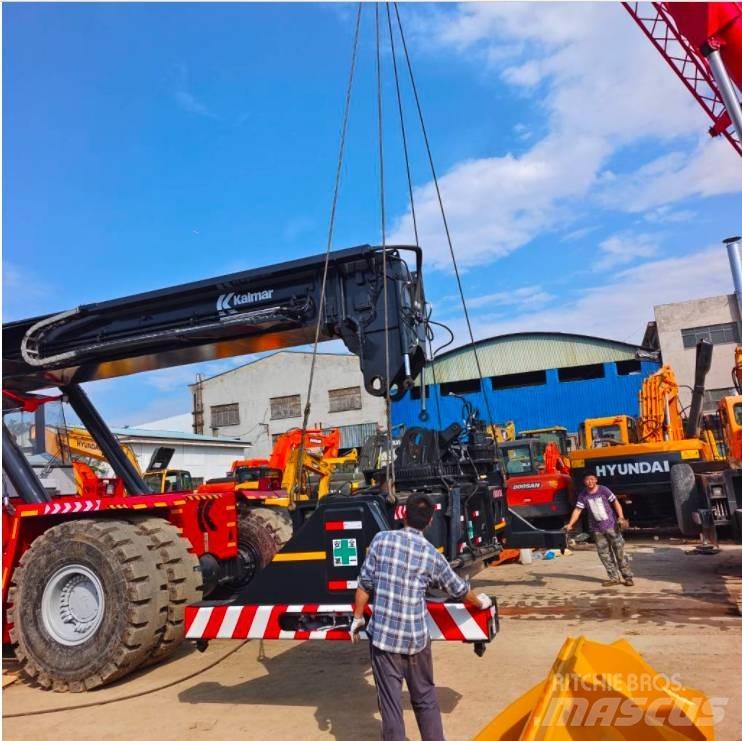 Kalmar DRF 450 Reach-Stacker