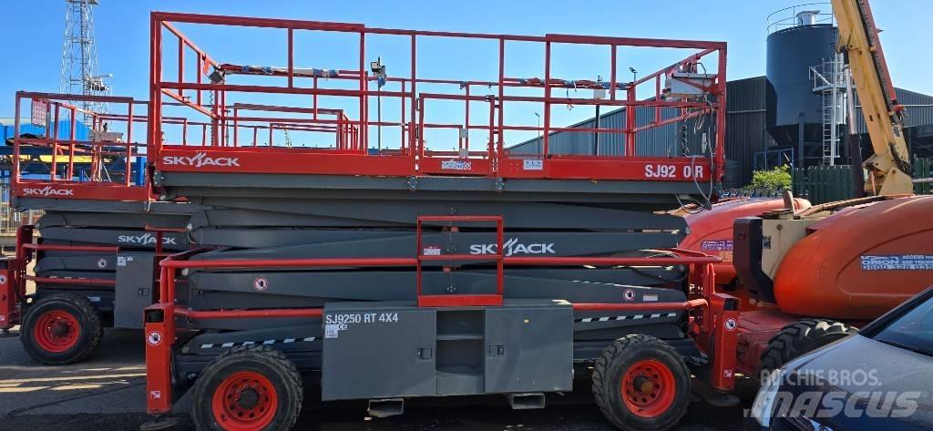 SkyJack SJ 9250 RT Scheren-Arbeitsbühnen