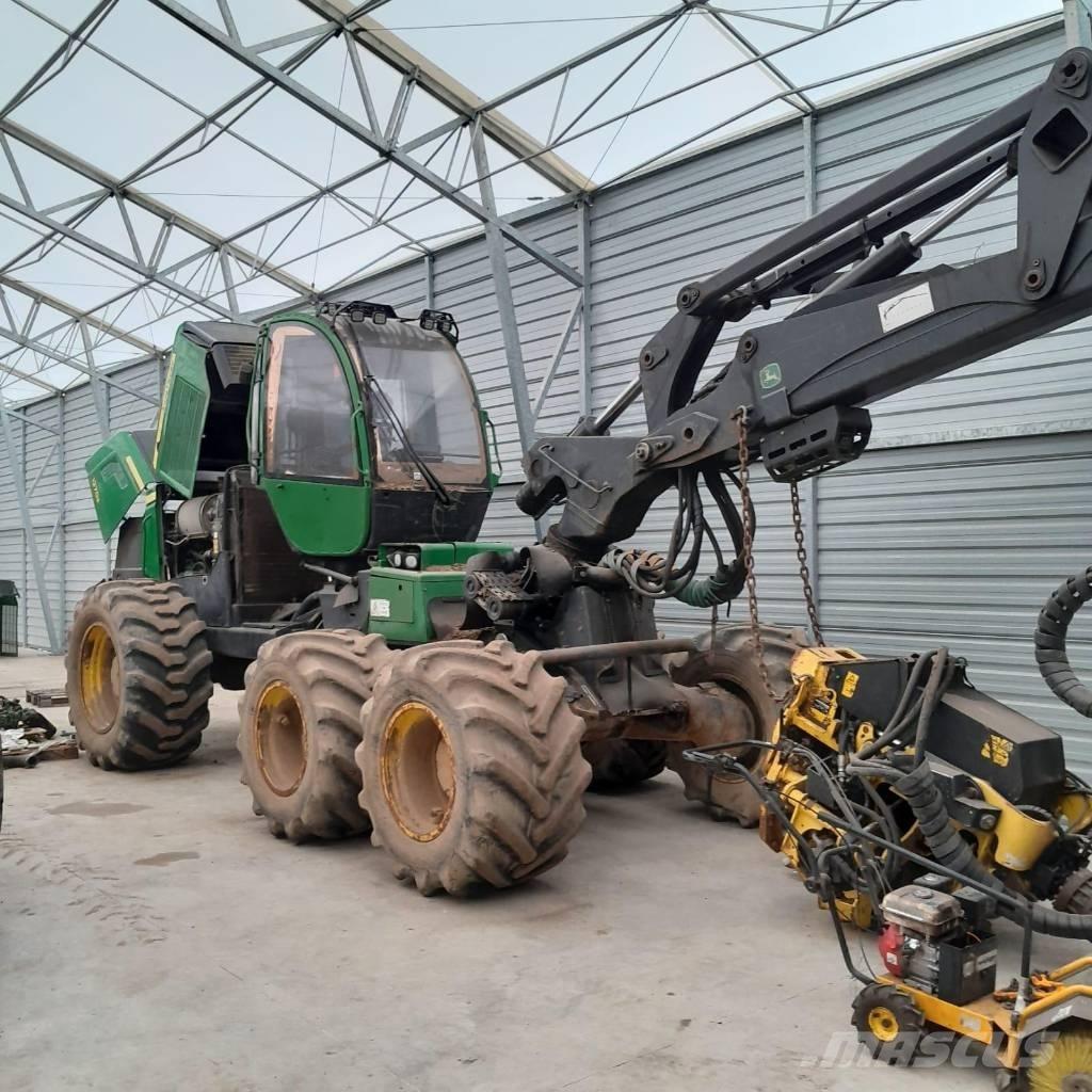 John Deere 1270 E Harvester