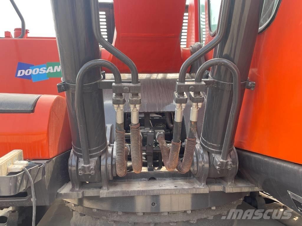 Doosan DX 300 Raupenbagger