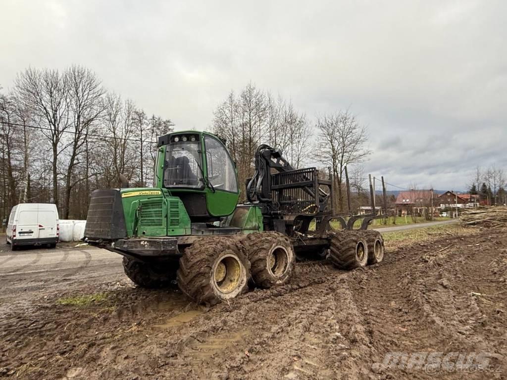 John Deere 1510E Forwarder
