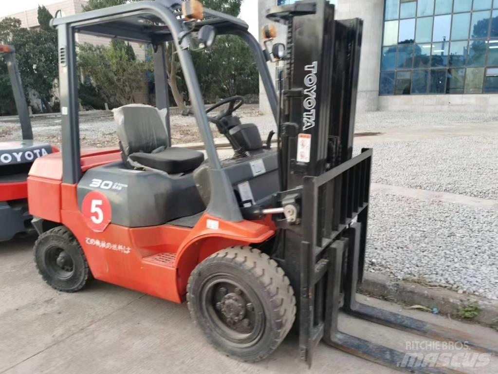 Toyota 7FD 30 Diesel Stapler