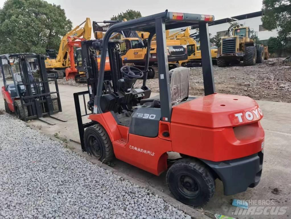 Toyota 7FD 30 Diesel Stapler