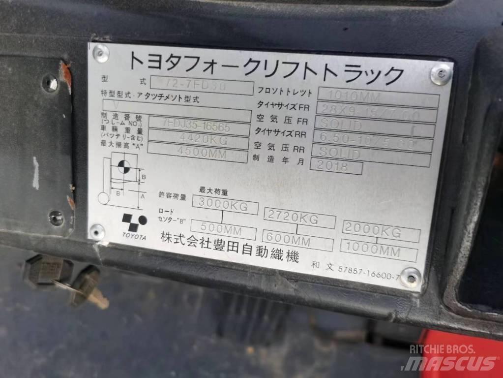 Toyota 7FD 30 Diesel Stapler