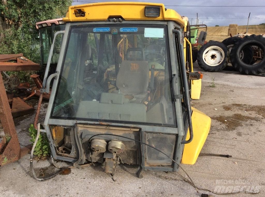 Komatsu WB 97 R Kabinen