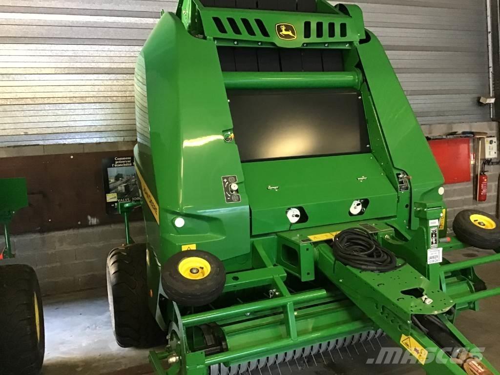 John Deere V461M Rundballenpressen
