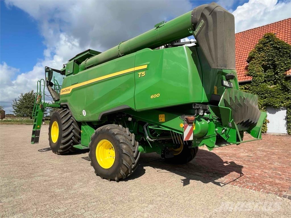 John Deere T5 600 Mähdrescher