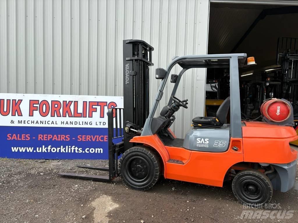 Toyota 7FGJ35 Gas Stapler