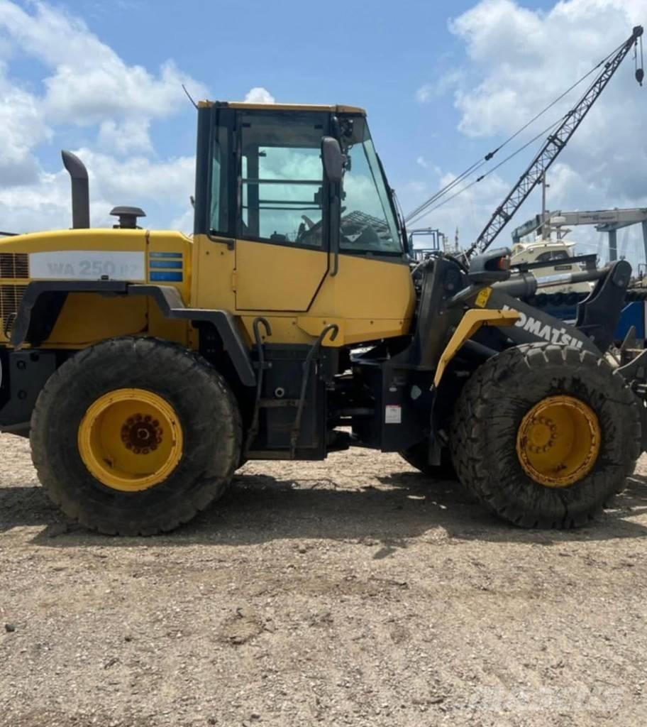 Komatsu WA 250 PZ-6 Radlader
