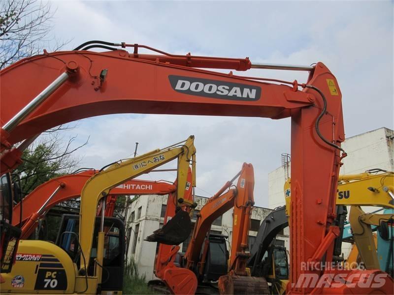 Doosan DX 300 LC Raupenbagger