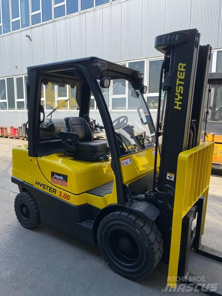 Hyster H3.0FT Gas Stapler