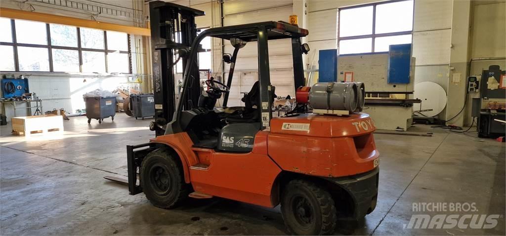 Toyota 7FG40 Gas Stapler