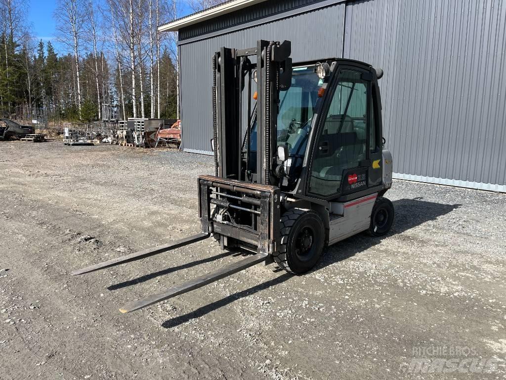 Nissan UD02A25P0 Gas Stapler