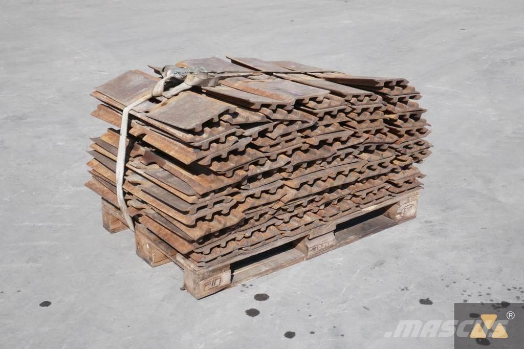 CAT 325 Trackshoes Reifen