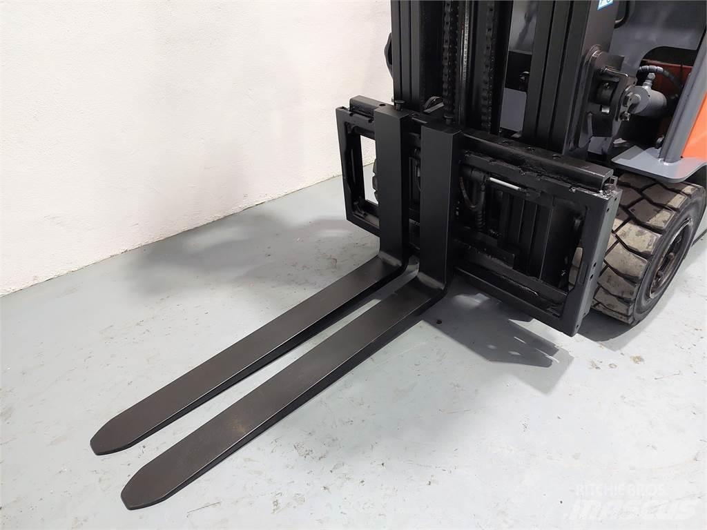 Toyota 7FBMF30 Elektro Stapler