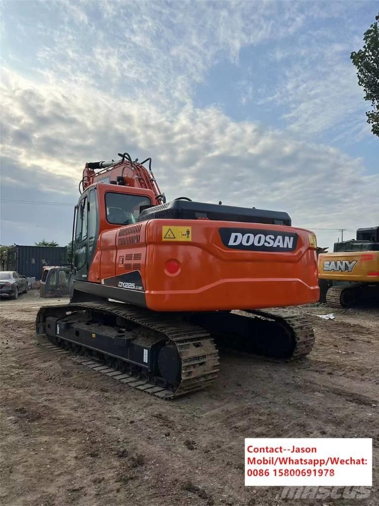 Doosan DX 225 LCA Raupenbagger