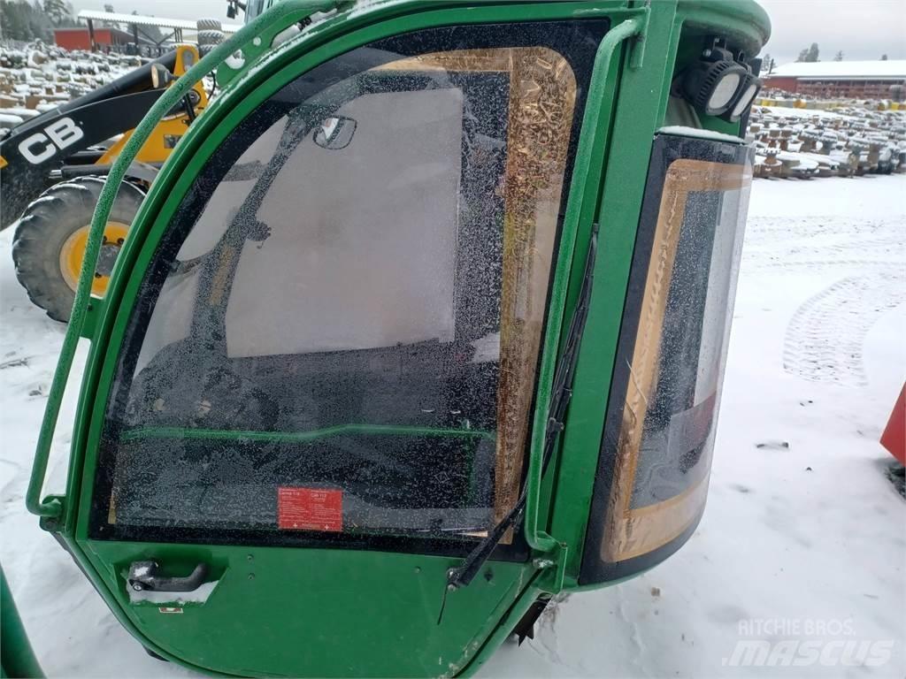 John Deere 1210e Kabinen