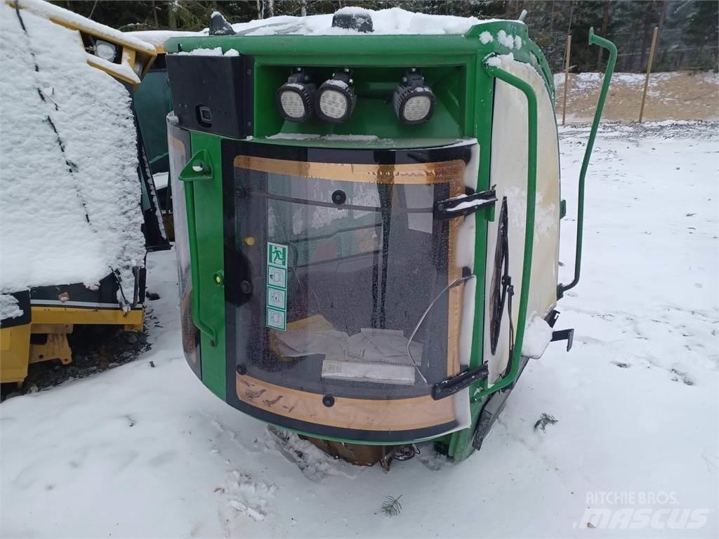 John Deere 1210e Kabinen