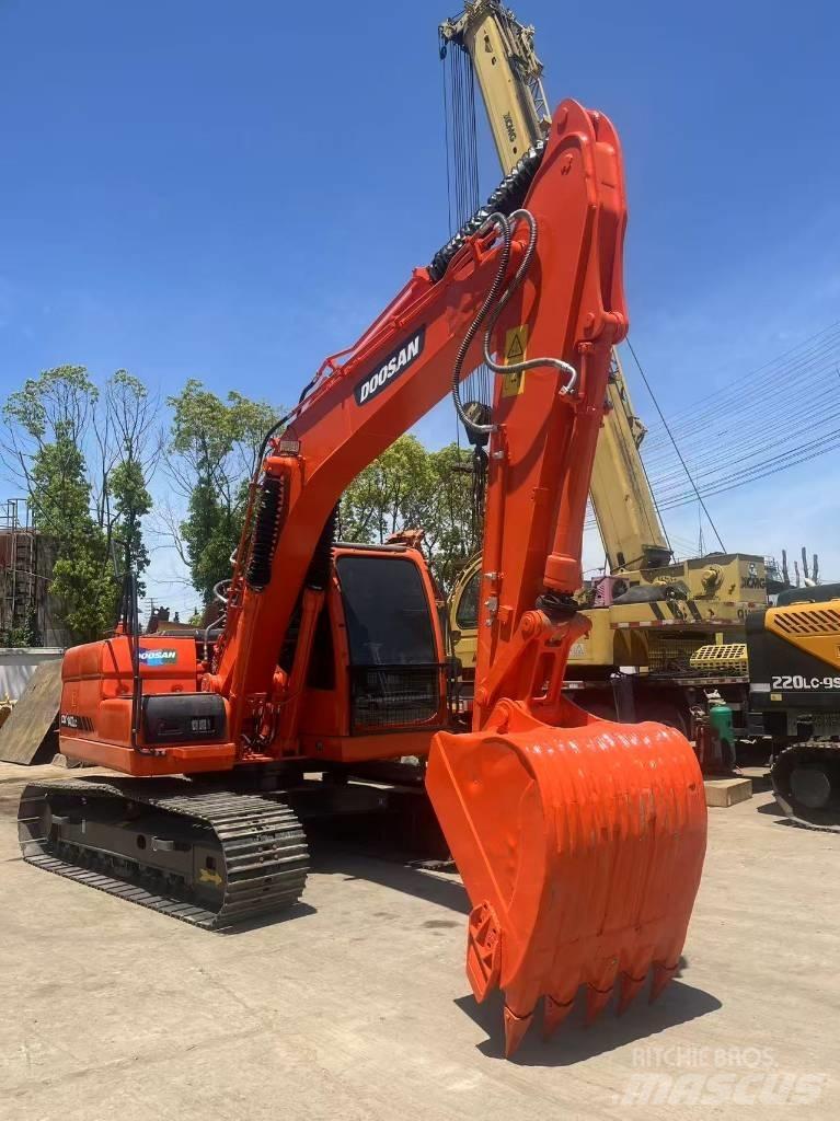 Doosan DX 140 LC Raupenbagger