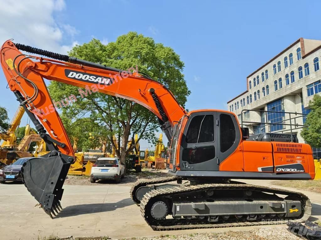 Doosan DX 300 Raupenbagger