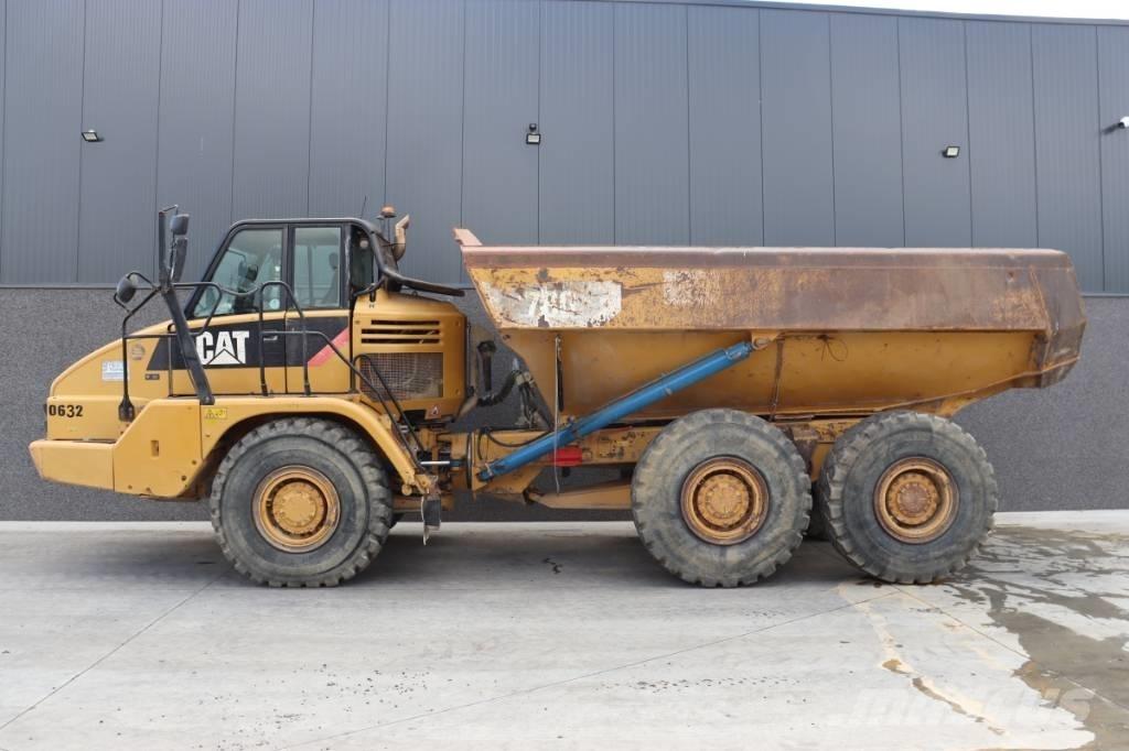 CAT 730 Dumper - Knickgelenk