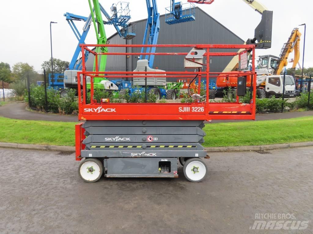 SkyJack SJ III 3226 Scheren-Arbeitsbühnen