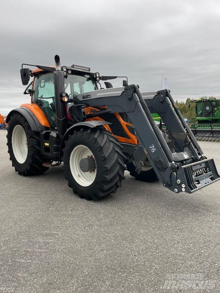 Valtra T 174 Traktoren