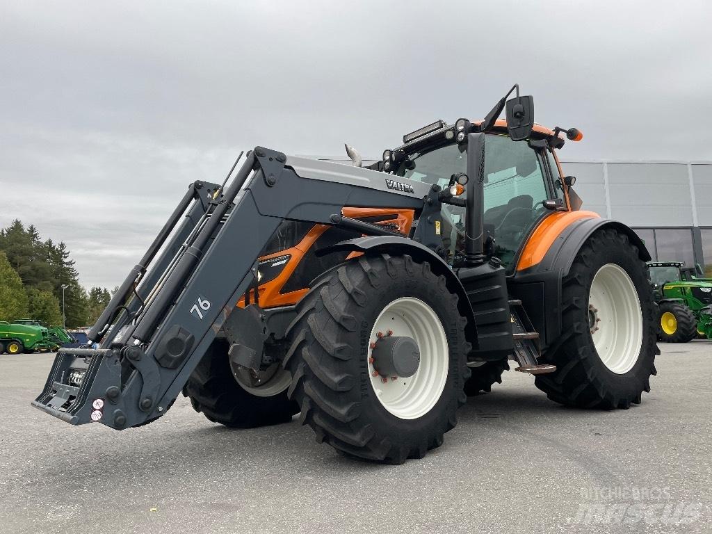 Valtra T 174 Traktoren