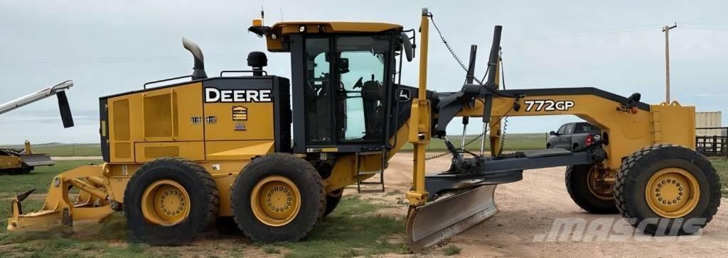 DEERE 772GP Grader