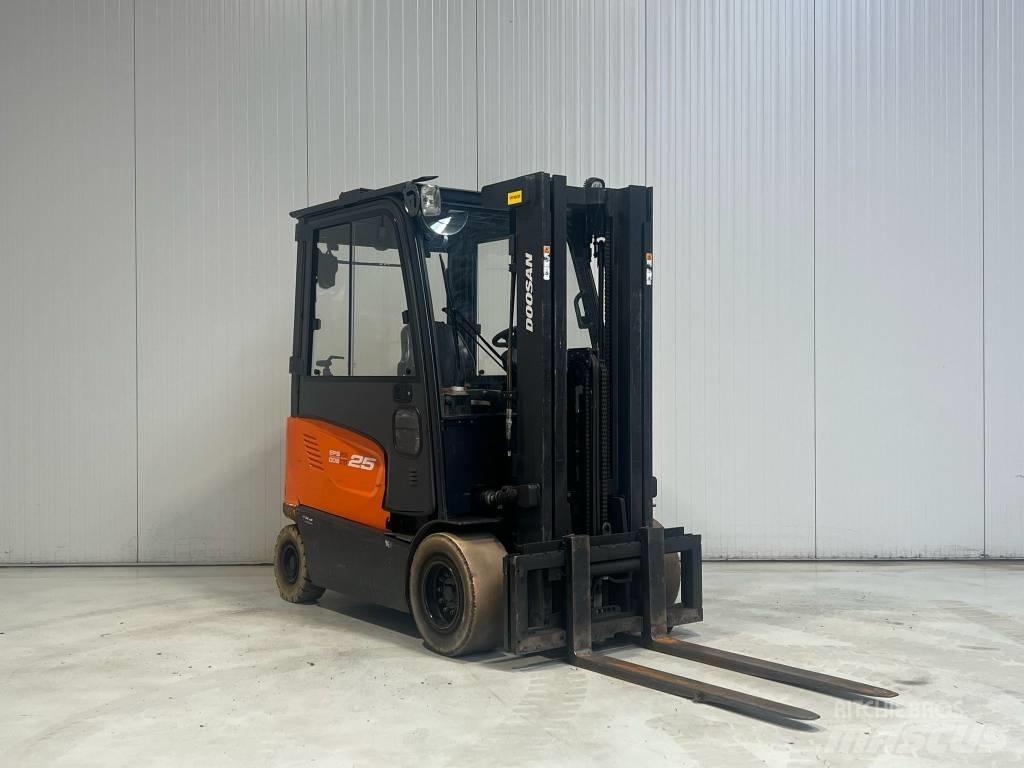 Doosan B25X-7 Elektro Stapler