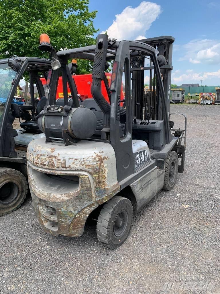 Nissan U1D2A25PQ Gas Stapler