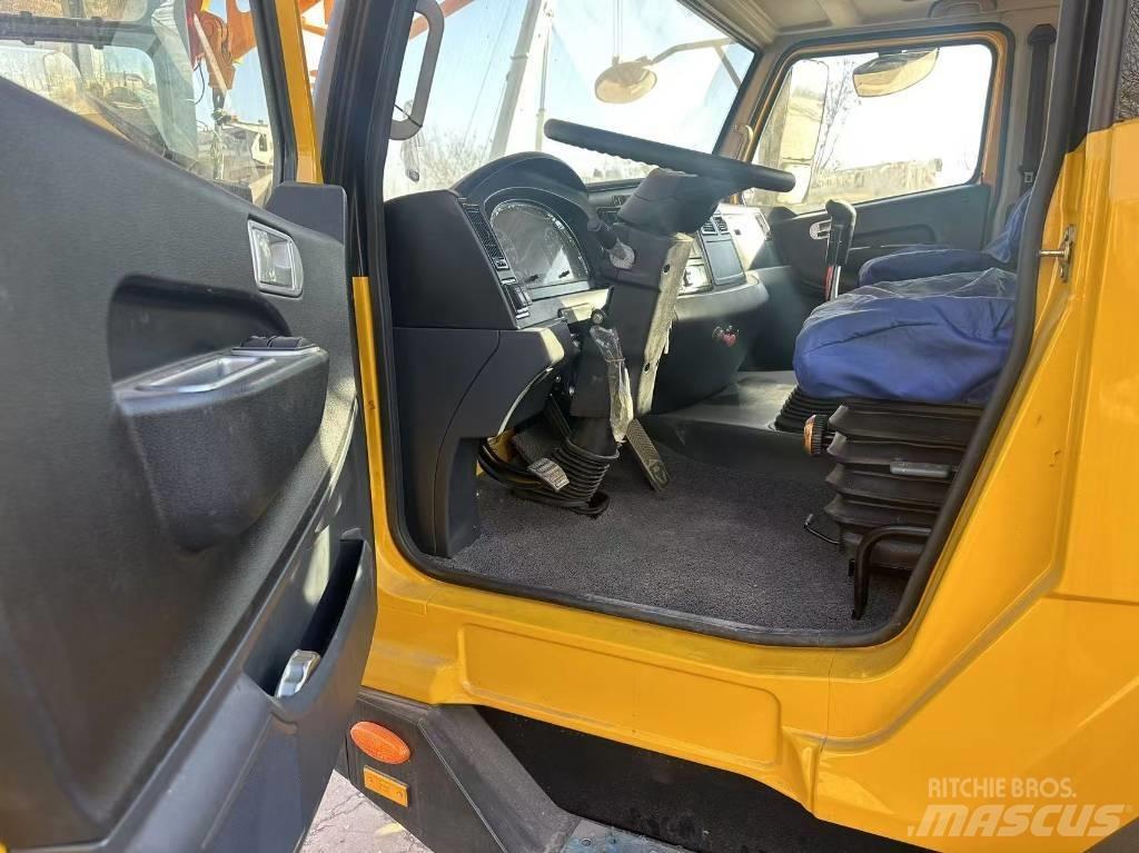 XCMG QY70KC All-Terrain-Krane