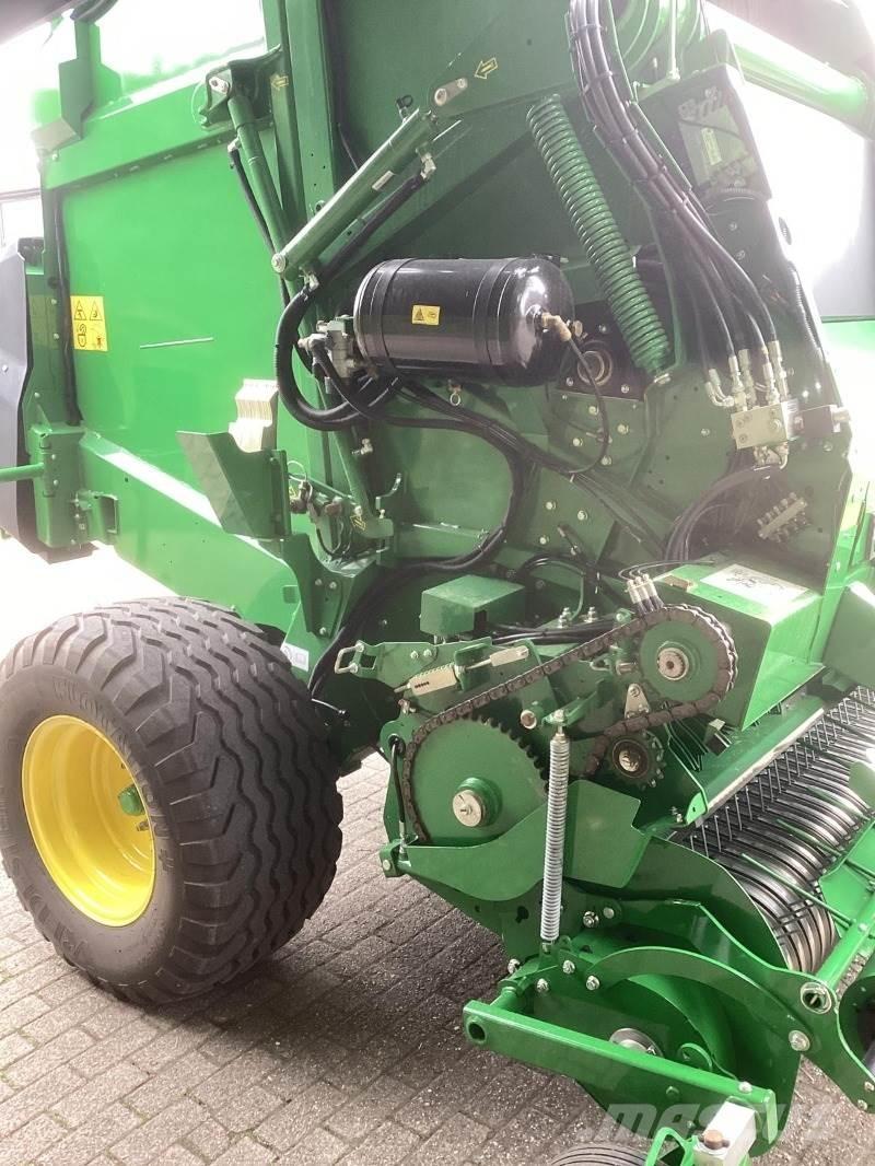 John Deere V461M Rundballenpressen