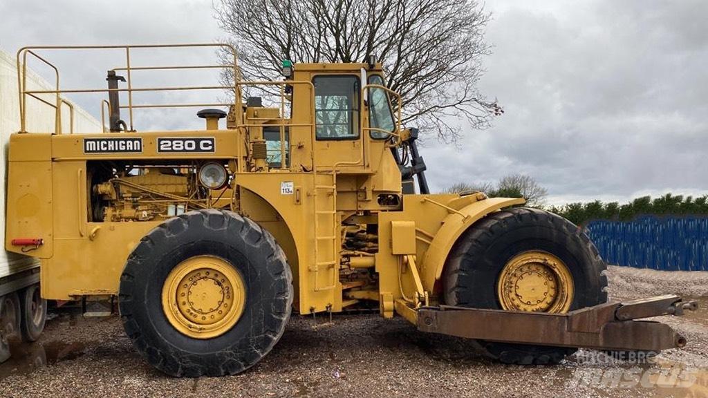 Michigan 280C Raddozer