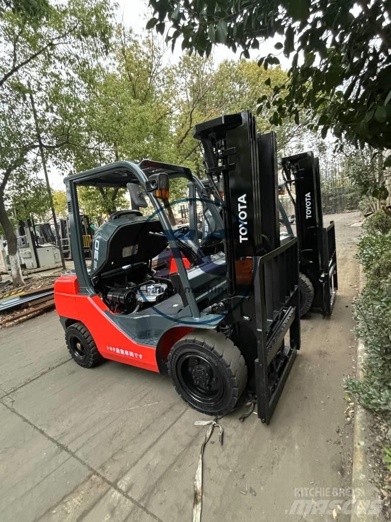 Toyota FDZN 30 Diesel Stapler
