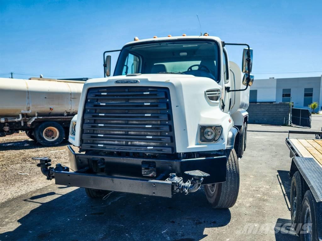 Freightliner 108 SD Wassertanker