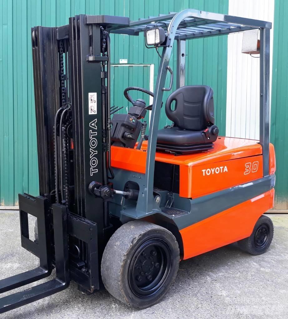 Toyota FBMF30 Elektro Stapler