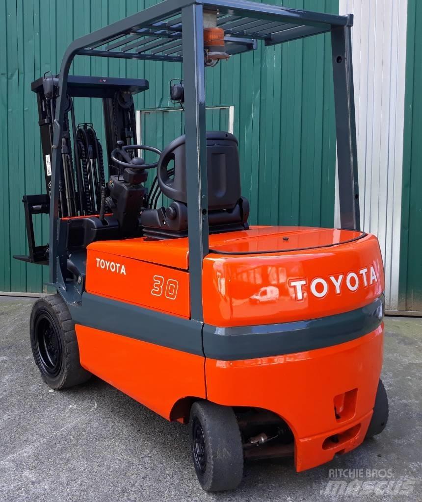 Toyota FBMF30 Elektro Stapler