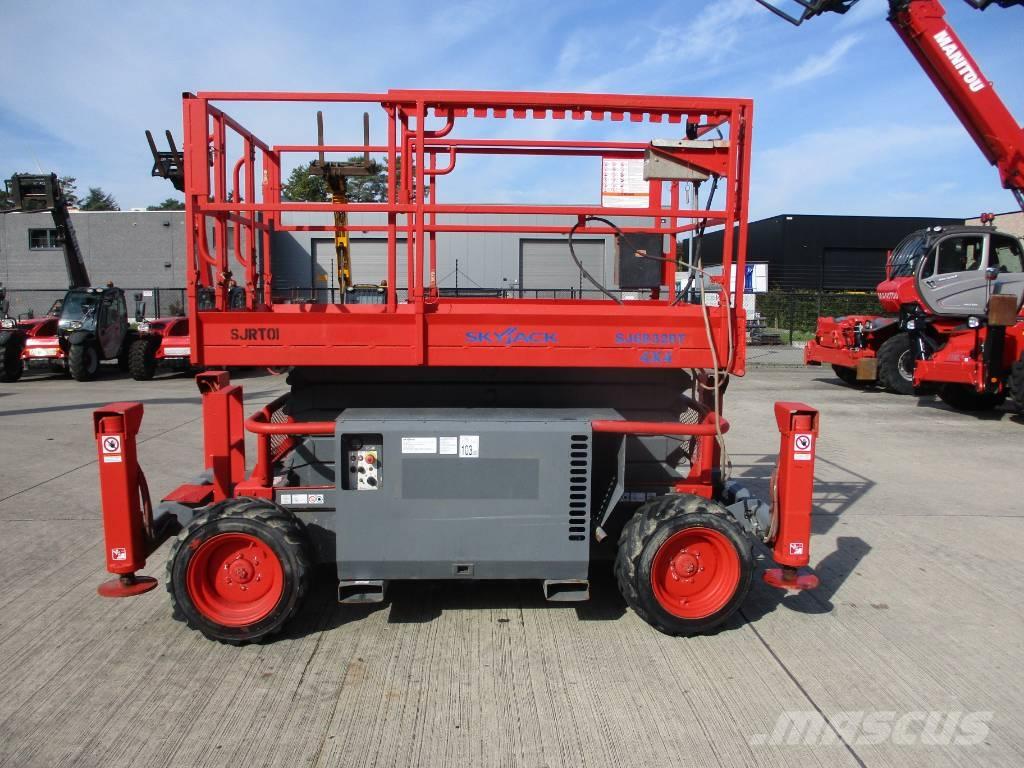 SkyJack SJ 6832 RT Scheren-Arbeitsbühnen
