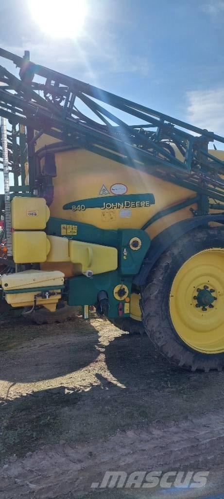 John Deere 840 Anhängespritzen