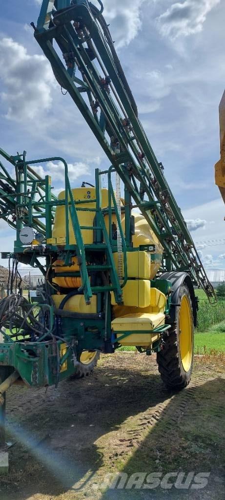 John Deere 840 Anhängespritzen