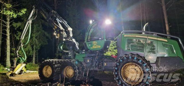 John Deere 1270G Harvester